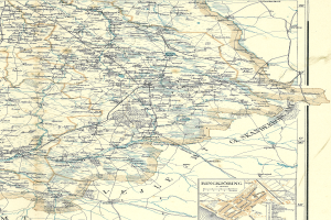 Ein alter Stadtplan von Rinkjöbing, Deutschland, der Straßen, Autobahnen und andere Gebietseigenschaften zeigt, auf Papier gedruckt.