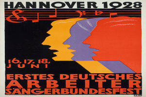 Ein Plakat für das Hannover 1928 Erstes Deutsches Arbeiter Sangerbundesfest, das drei Personen in der Mitte und Text über das Ereignis zeigt.