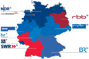 Eine Deutschlandkarte mit in rot und blau hervorgehobenen Bundesländern, die die Ergebnisse der Wahl 2016 zeigen, mit Textdetails zu Kandidaten und Wahldatum.