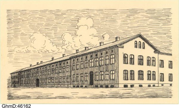 Eine Zeichnung eines großen Fabrikgebäudes mit Rauch, der aus ihm herauskommt, mit einem prominenten Eingang und mehreren Fenstern und Text unten.