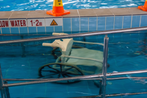 Schwimm-Meister fordern Bronze-Vorschrift für unter 16-Jährige in Öffentlichen Schwimmbädern