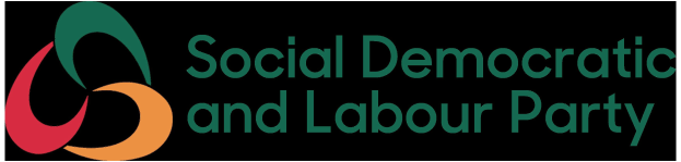 Weißer Hintergrund mit zentriertem fetten schwarzen Text, der "sozialdemokratische und arbeiterpartei" enthält, eingerahmt von einem dünnen schwarzen Rand, in einer modernen professionellen Schriftart.