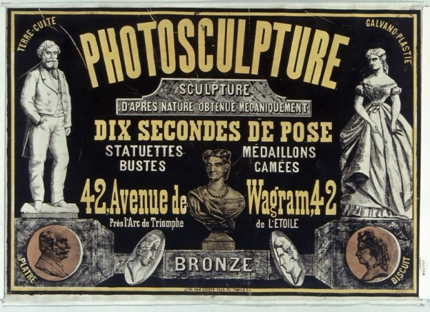 Plakat für eine Skulpturenausstellung in Paris, das Bilder von Skulpturen und beschreibenden Text zeigt.