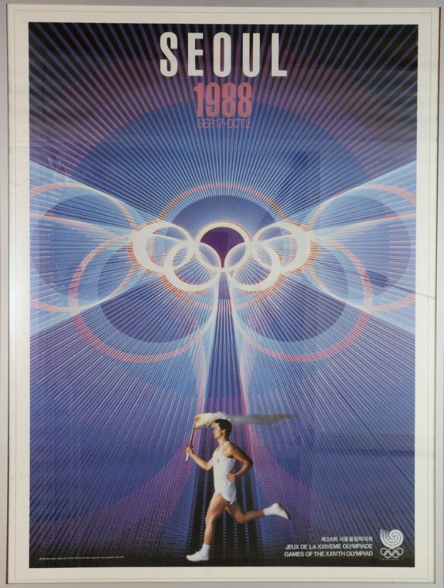 Ein Mensch, der mit den Olympischen Ringen im Hintergrund läuft, und die Wörter 'Olympische Spiele' quer über die Oberseite geschrieben, auf einem Plakat für die Olympischen Spiele 1988 in Seoul, Südkorea.