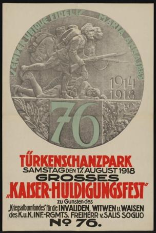 Plakat zum 70-j├Ąhrigen Jubil├Ąum des Kaiser-Huldigungsfestes in Berlin, Deutschland, mit einer Gruppe von Menschen in der Mitte und umgeben von Text und Zahlen, gerahmt in einem Foto.