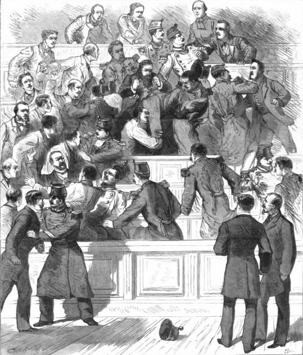 Eine Schwarz-Weiß-Zeichnung eines überfüllten Gerichtssaals mit stehenden und sitzenden Menschen, beschriftet mit "Der Prozess gegen die britische Armee in London, England".