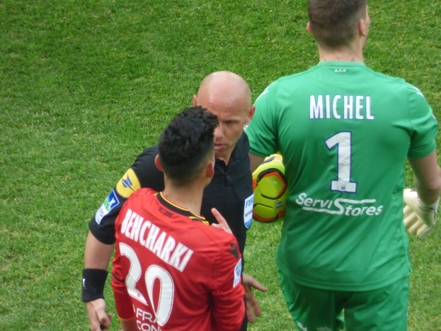 Ehemaliger Schiedsrichter kritisiert Offizielle nach umstrittenem Bayern-Tor im DFB-Pokal