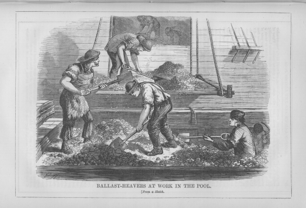 Schwarß-weißes Bild von Menschen in einem Pool mit Schaufeln, mit dem Text "Ballast-Heavens bei der Arbeit im Pool" unten.