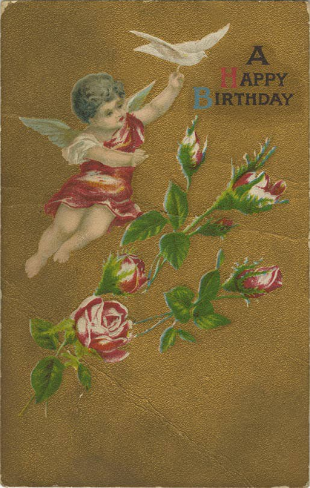 Altmodische Geburtstagskarte mit einem Amor in einem weißen Kleid mit Flügeln, der eine Taube und einen Strauß blühender roter Rosen mit grünen Blättern hält, begleitet von handgeschriebenen Geburtstagswünschen.